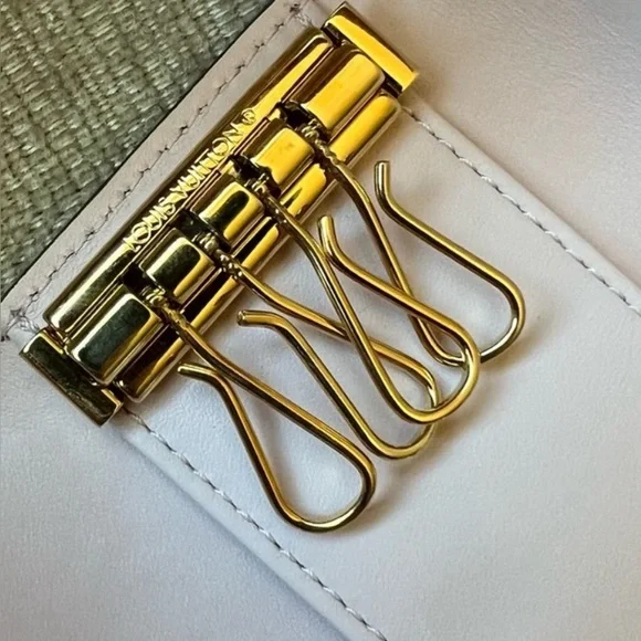 LOUIS VUITTON VERNIS PALE PINK MULTICLES KEY CASE - Picture 11 of 12